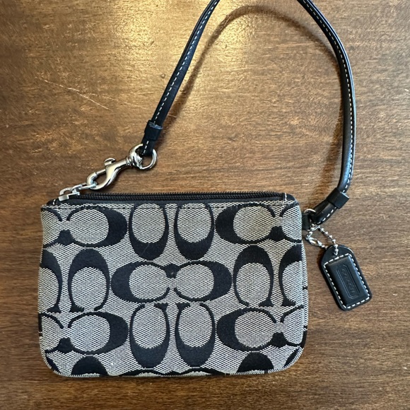 Coach Handbags - COACH change purse